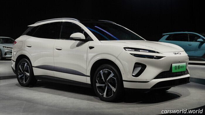 I produttori di auto elettriche si sono appena trovati di fronte a un nuovo problema in Cina, che inizierà nel 2026 | Carscoops